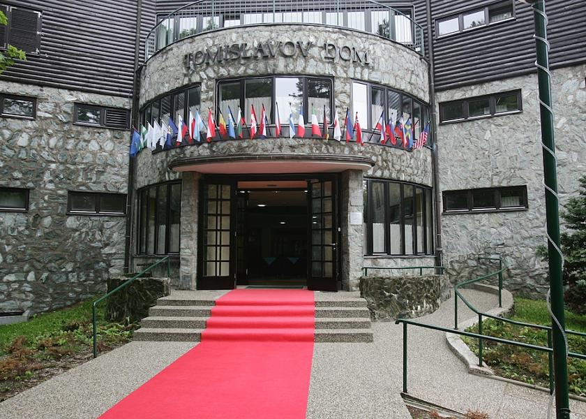  Zagreb Entrance