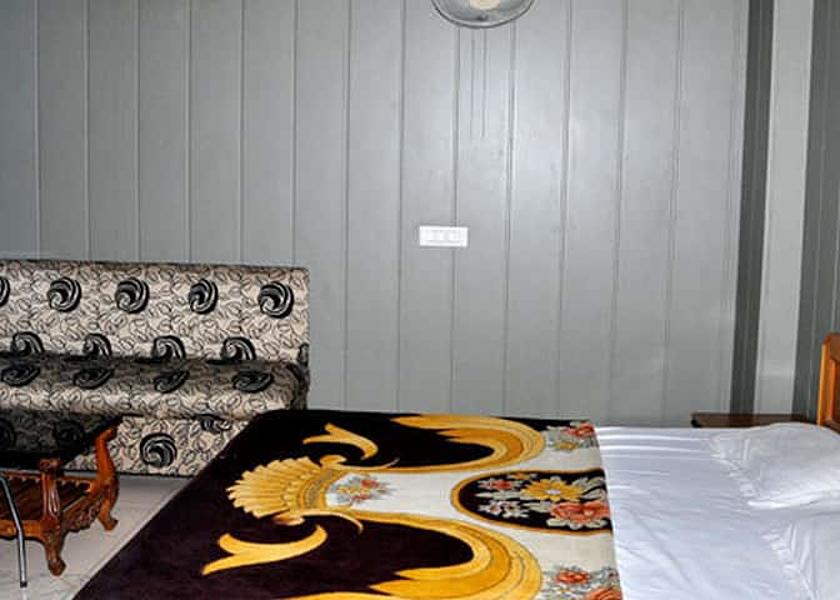 Punjab Mansurwal Dona bedroom