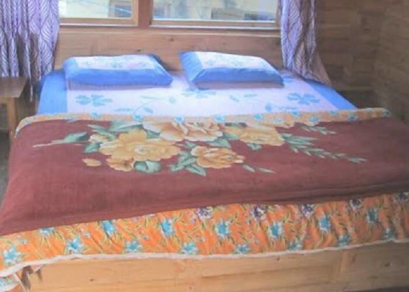 Himachal Pradesh Jibhi bedroom