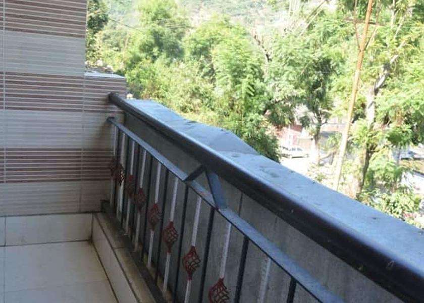 Himachal Pradesh Mandi balcony