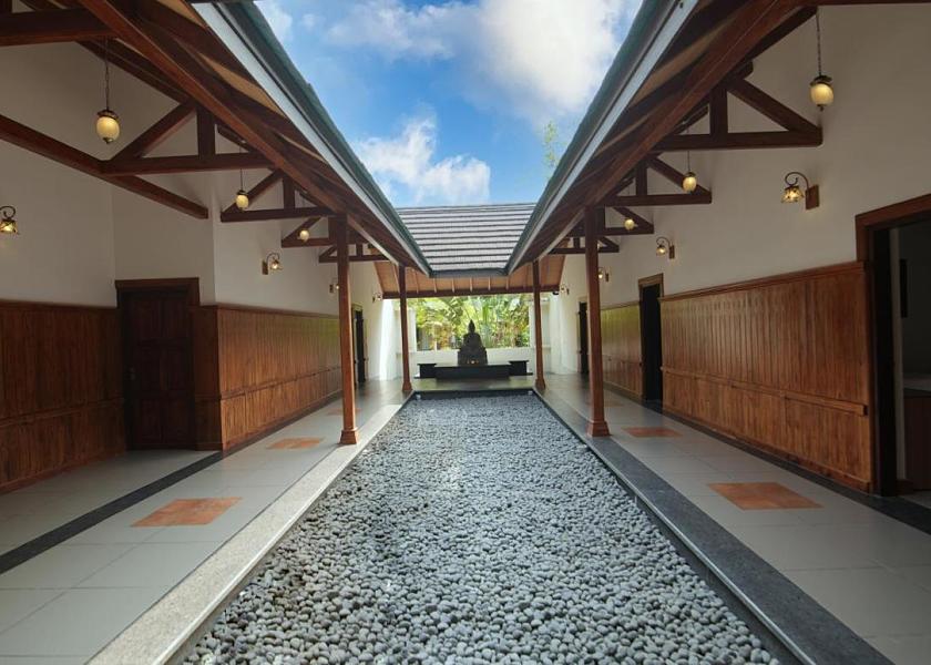 Kerala Kumarakom Hallway