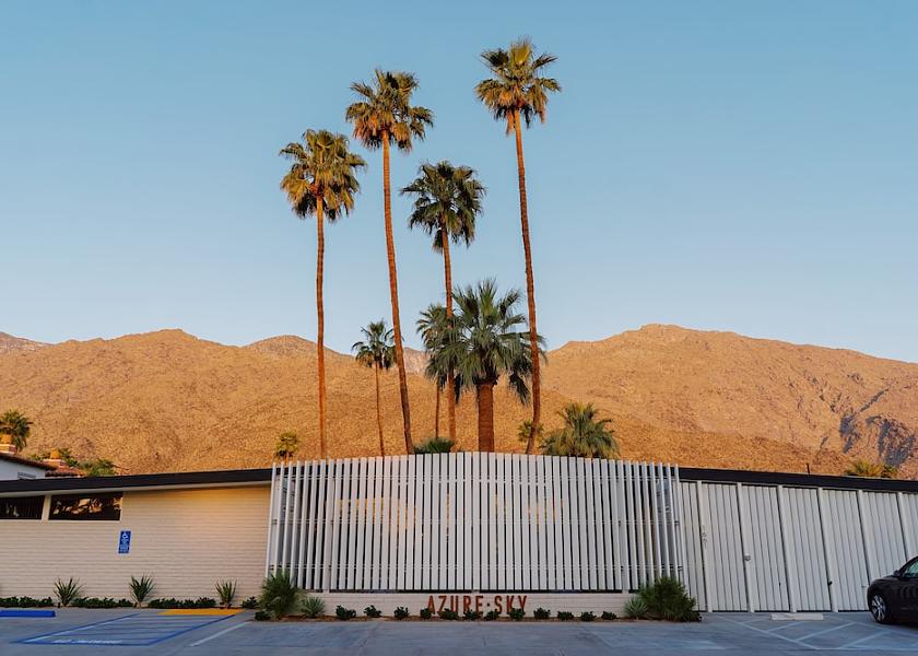 California Palm Springs Entrance