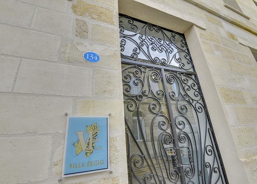 Nouvelle-Aquitaine Bordeaux Entrance