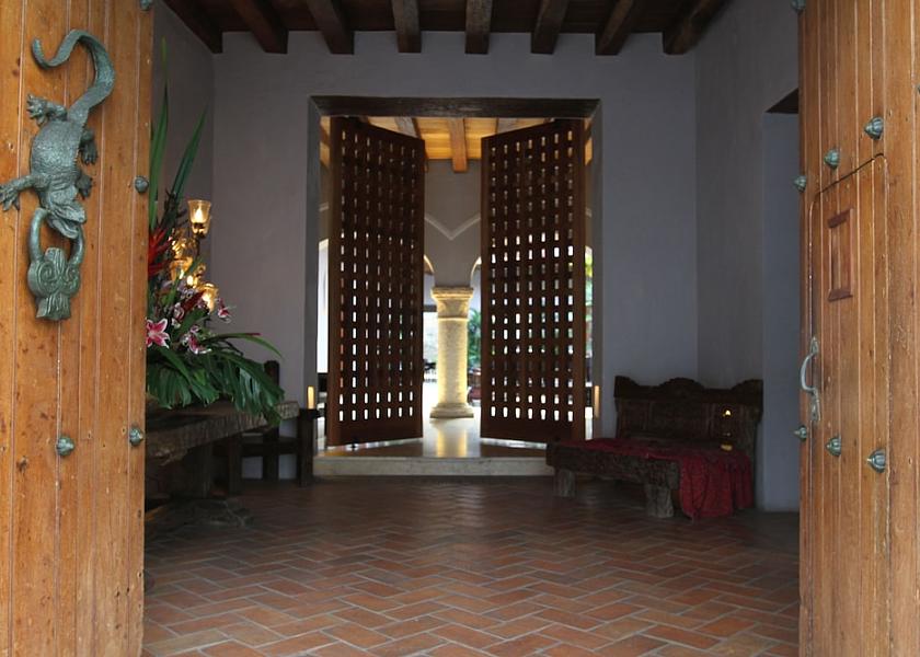 Bolivar Cartagena Interior Entrance