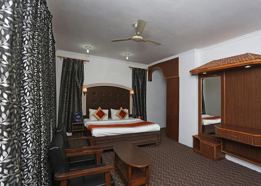 Jammu and Kashmir Srinagar bedroom