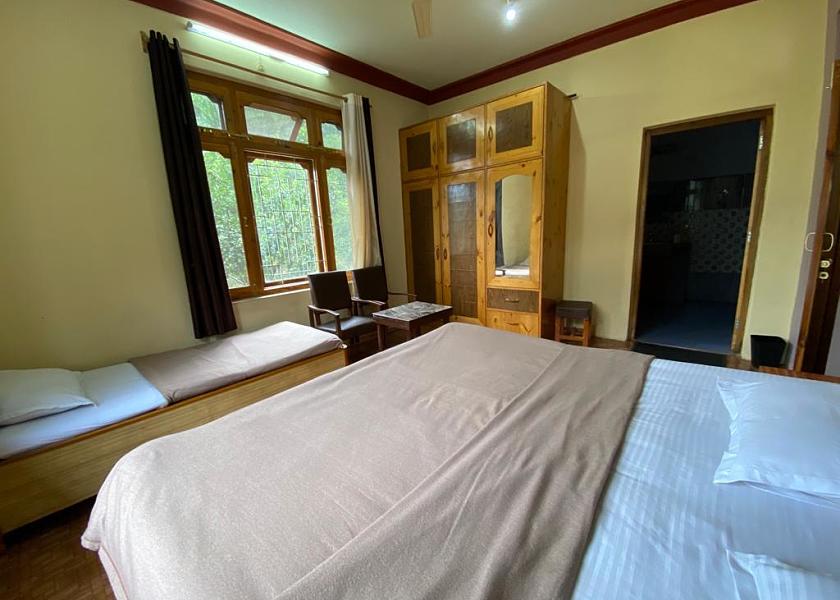 Himachal Pradesh Kullu guestroom