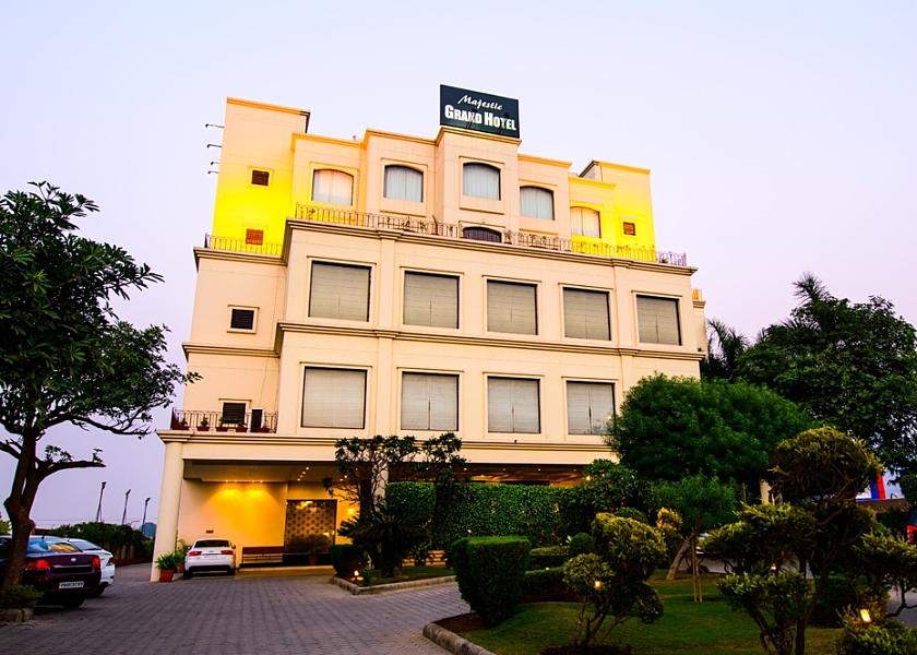 Punjab Jalandhar Hotel Exterior