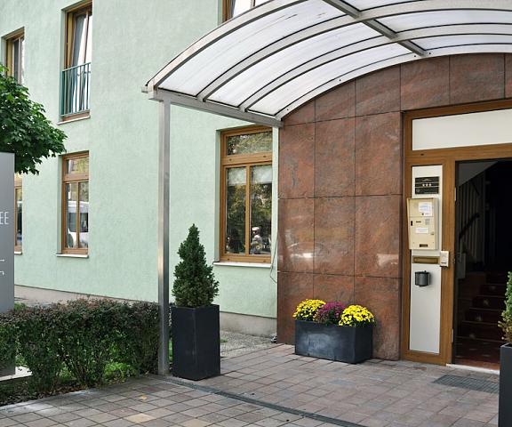 Hotel Perlach Allee Bavaria Munich Exterior Detail