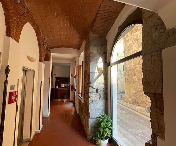 Hotel Caffè Verdi - 24 hours Reception Tuscany Pisa Interior Entrance