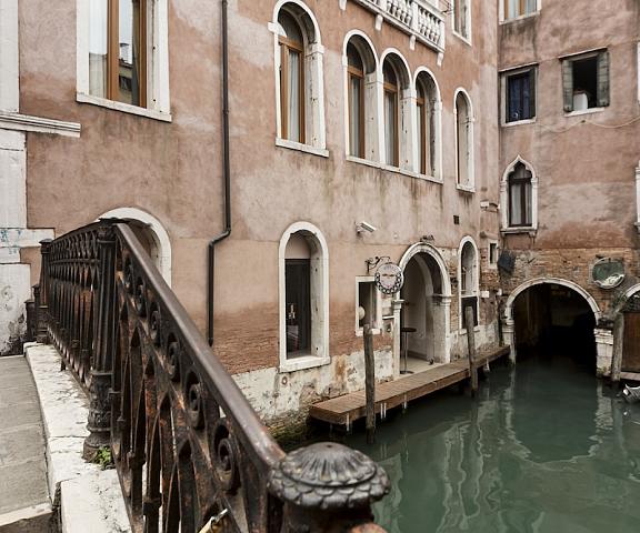 All’Angelo Art Hotel Veneto Venice Exterior Detail