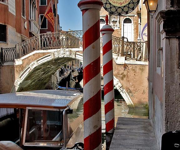 All’Angelo Art Hotel Veneto Venice Entrance