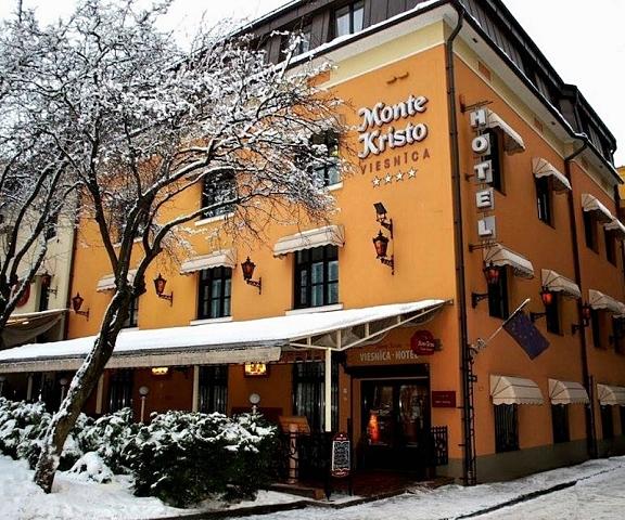 Monte Kristo Hotel null Riga Facade