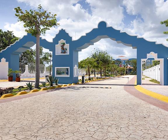 Courtyard By Marriott Cancun Airport Quintana Roo Cancun Exterior Detail