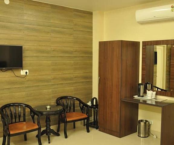 Hotel Dolphin Jammu and Kashmir Udhampur room