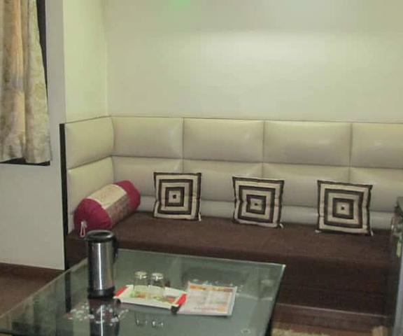 HOTEL SHARDA Chhattisgarh Bilaspur sitting area