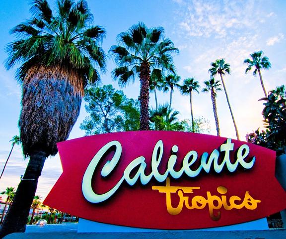 Caliente Tropics Hotel California Palm Springs Entrance