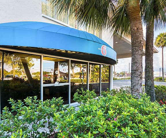 Motel 6 Tampa, FL - Fairgrounds Florida Tampa Entrance