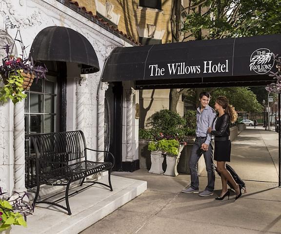 The Willows Hotel Illinois Chicago Entrance