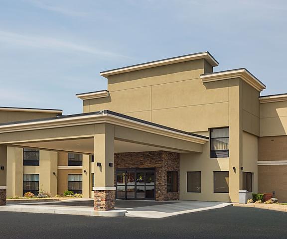 Clarion Inn & Suites Indiana Evansville Entrance