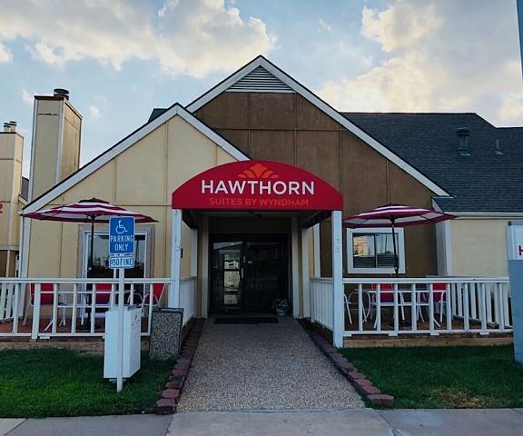 Hawthorn Suites by Wyndham Wichita East Kansas Wichita Entrance