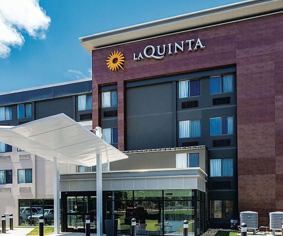 La Quinta Inn & Suites by Wyndham Salem NH New Hampshire Salem Exterior Detail