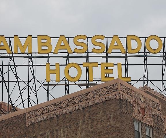Ambassador Hotel Milwaukee, Trademark Collection by Wyndham Wisconsin Milwaukee Exterior Detail