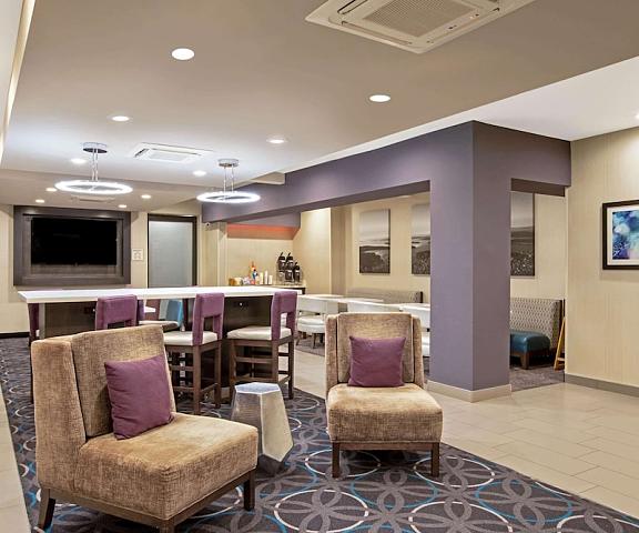 La Quinta Inn & Suites by Wyndham Fayetteville Arkansas Fayetteville Lobby