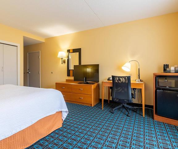 Fairfield Inn & Suites by Marriott Carlisle Pennsylvania Carlisle Room