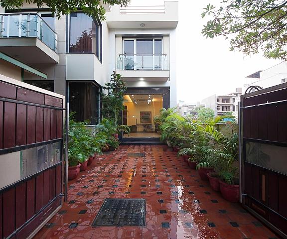Studio Apartment near Fortis Hospital @Bedchambers Haryana Gurgaon 