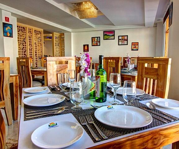 Hill county Resort Himachal Pradesh Manali Dining Area