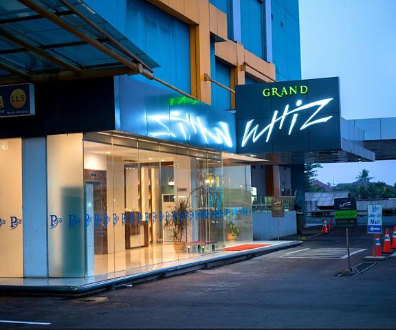 Grand Whiz Hotel Poins Simatupang Jakarta West Java Jakarta Entrance