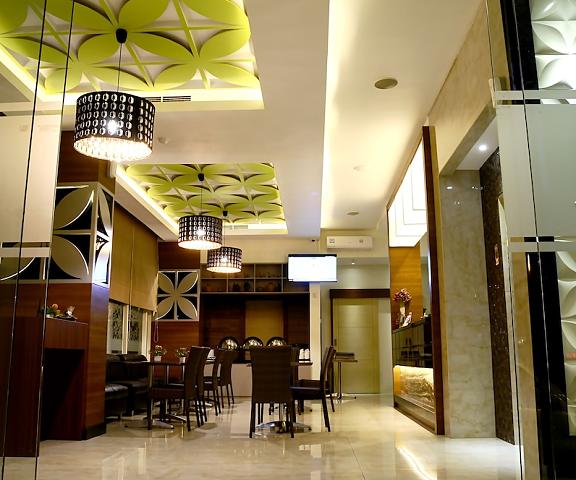 Biz Boulevard Hotel null Manado Interior Entrance