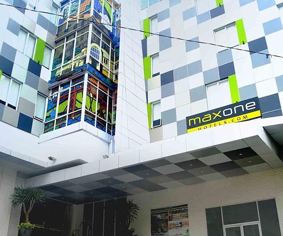 MaxOneHotels.com at Glodok West Java Jakarta Facade