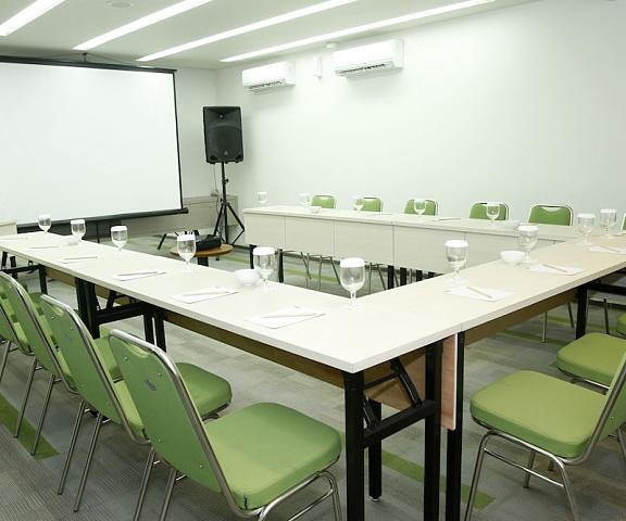 MaxOneHotels at Dharmahusada - Surabaya East Java Surabaya Meeting Room