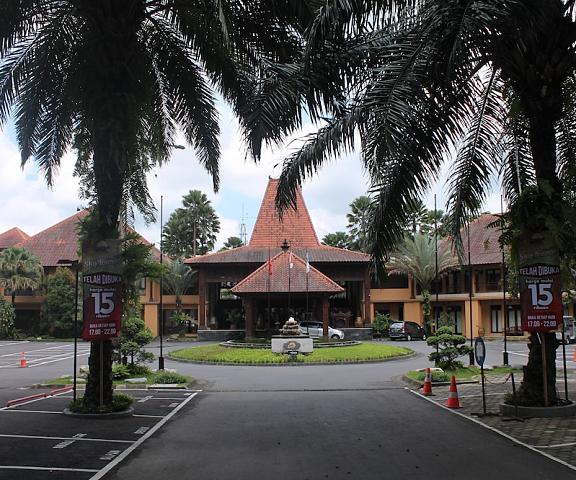 Laras Asri Resort and SPA Central Java Salatiga Entrance
