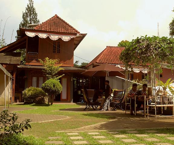 Bantal Guling Villa Bandung West Java Lembang Exterior Detail