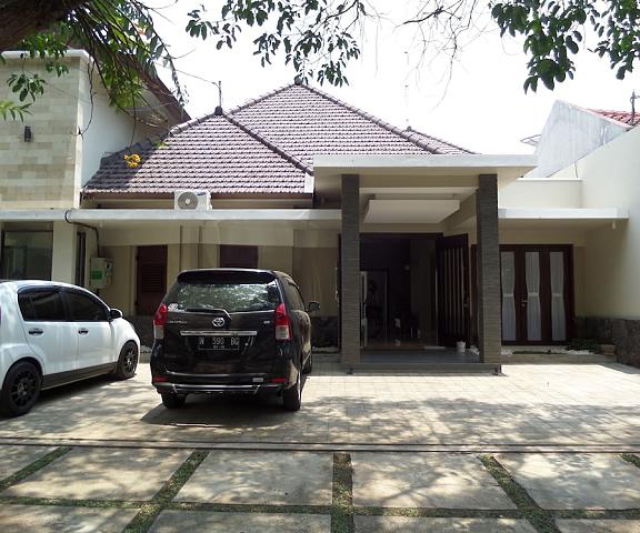 Shinta Guest House East Java Malang Entrance