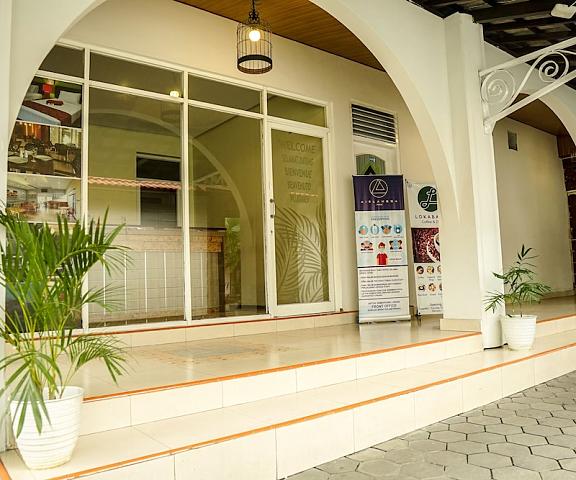 Airlangga Hotel null Yogyakarta Interior Entrance