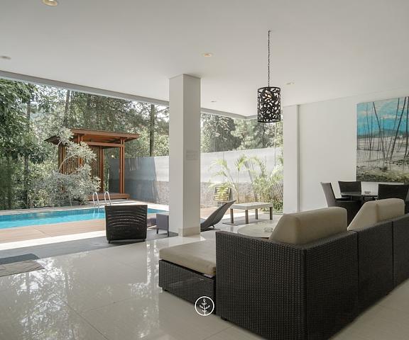 Pinus Villa 5 Bedrooms with a Private Pool West Java Cimenyan Terrace