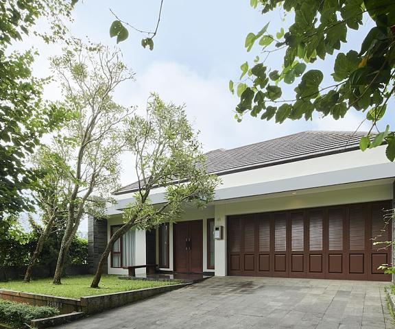 Pinus Villa 5 Bedrooms with a Private Pool West Java Cimenyan Exterior Detail