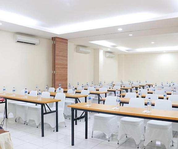 LeGreen Suite Ratulangi null Ambon Meeting Room
