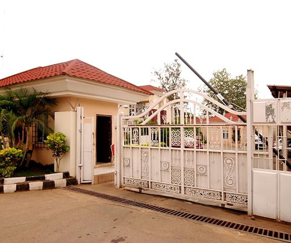 Pine Crest Exclusive Hotel & suite null Abuja Entrance