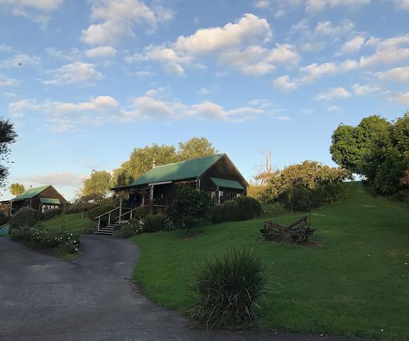 Vineyard Cottages Auckland Region Helensville Property Grounds