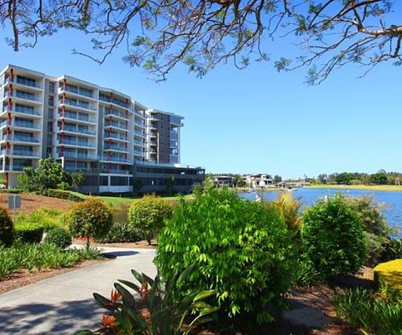 Signature Waterfront Apartments Queensland Merrimac Exterior Detail