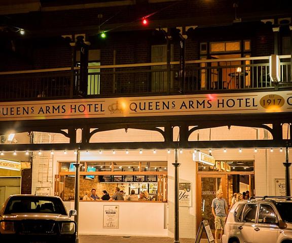 Queens Arms Hotel Queensland Roma Entrance