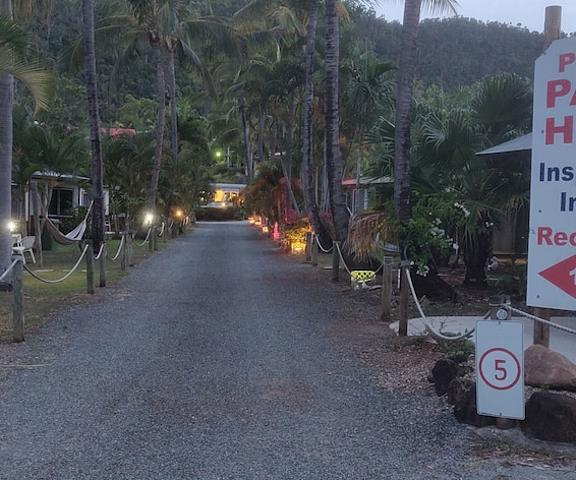 Bush Village Holiday Cabins Queensland Cannonvale Entrance