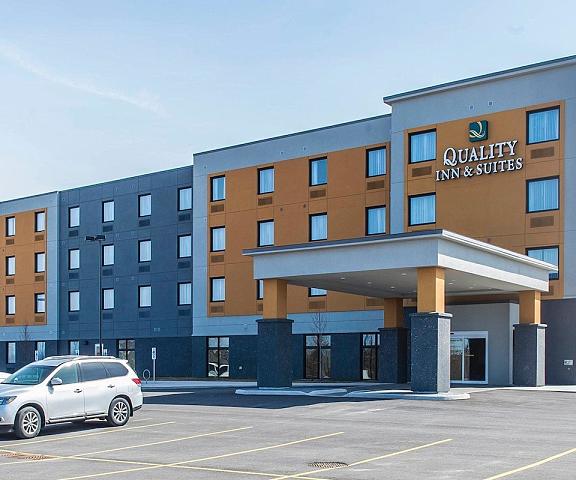 Quality Inn & Suites Ontario Kingston Exterior Detail