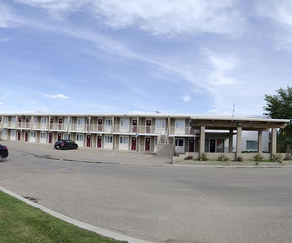 Plains Motel Alberta Brooks Facade
