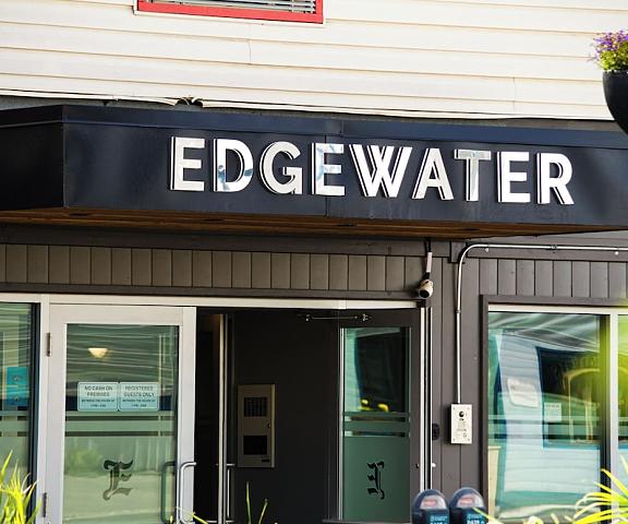 Edgewater Hotel Yukon Whitehorse Entrance