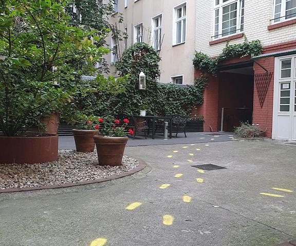 Erlanger Hof Brandenburg Region Berlin Courtyard